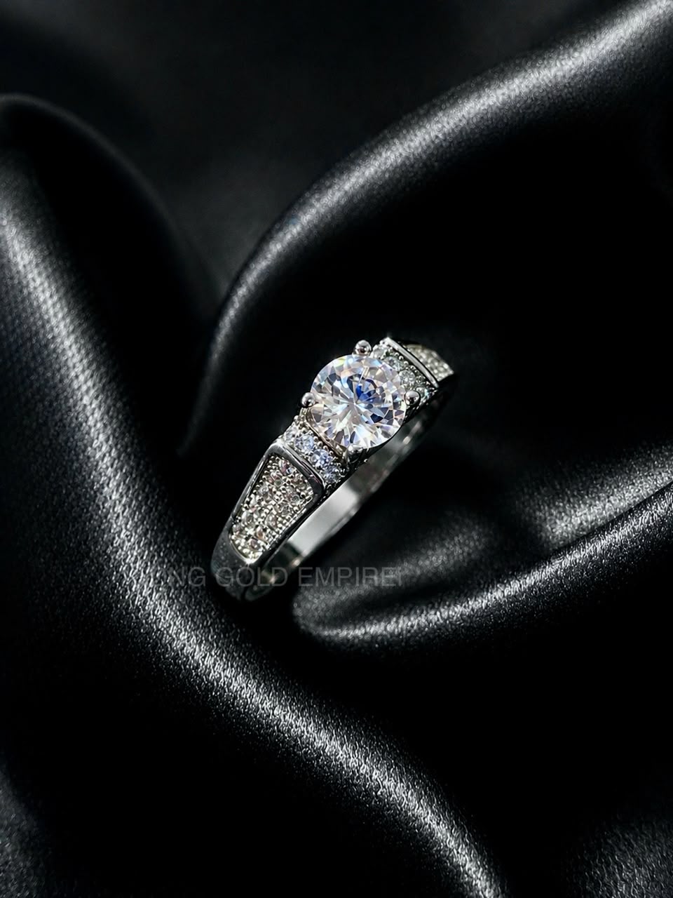 Cincin Swiss Batu Putih