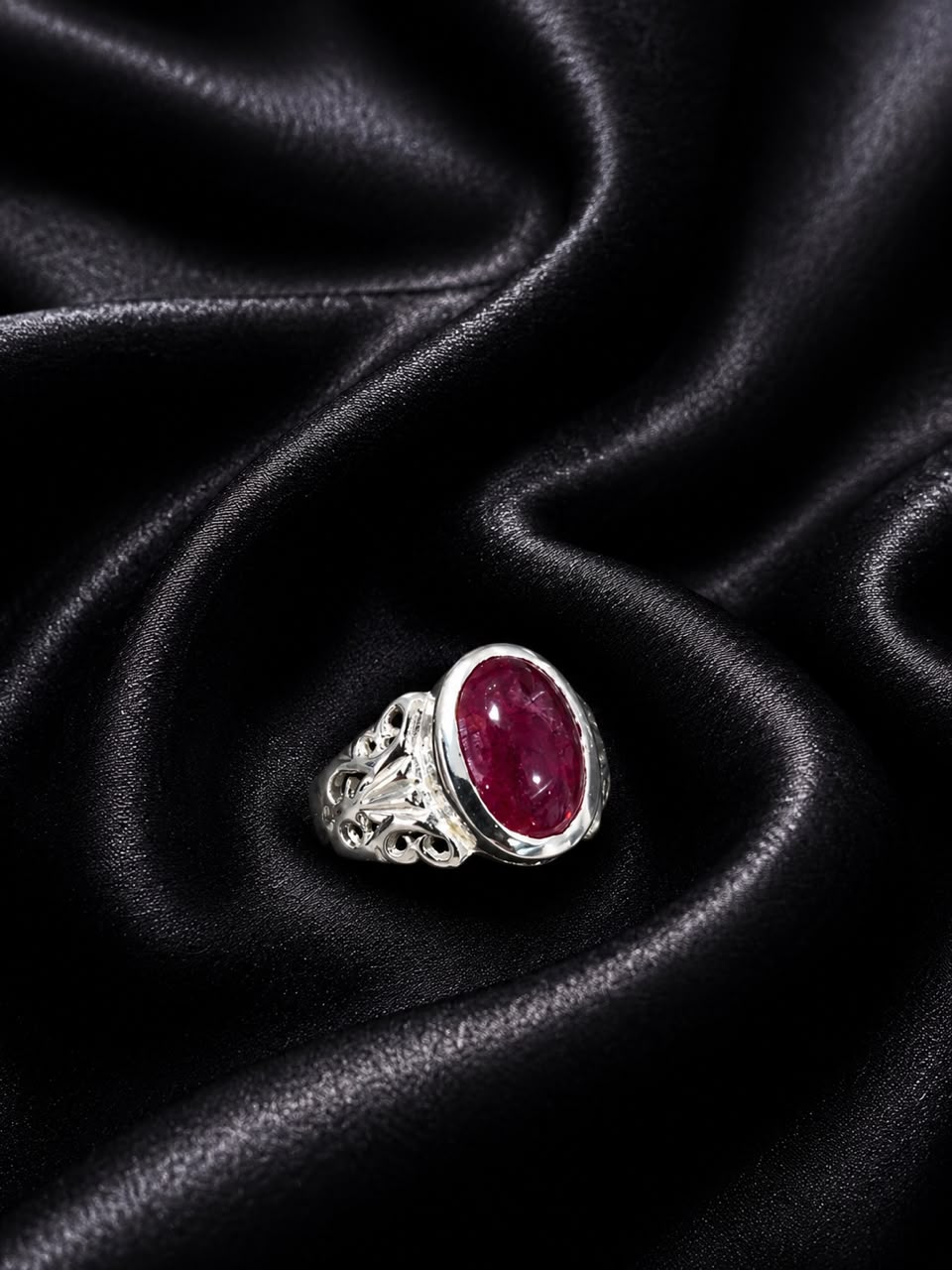 Cincin Batu Merah