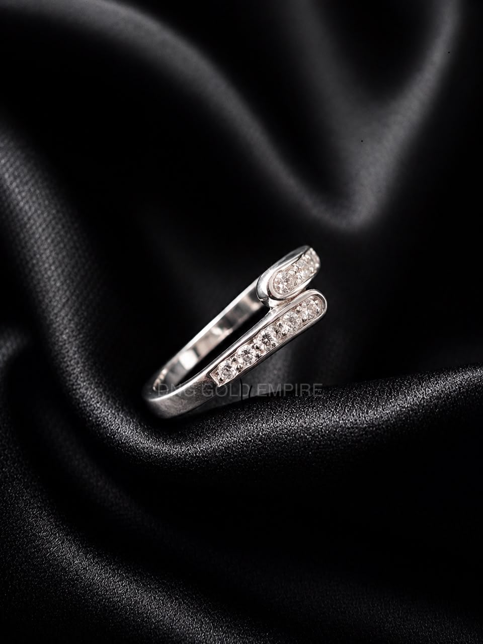 Cincin Batu Putih Silang